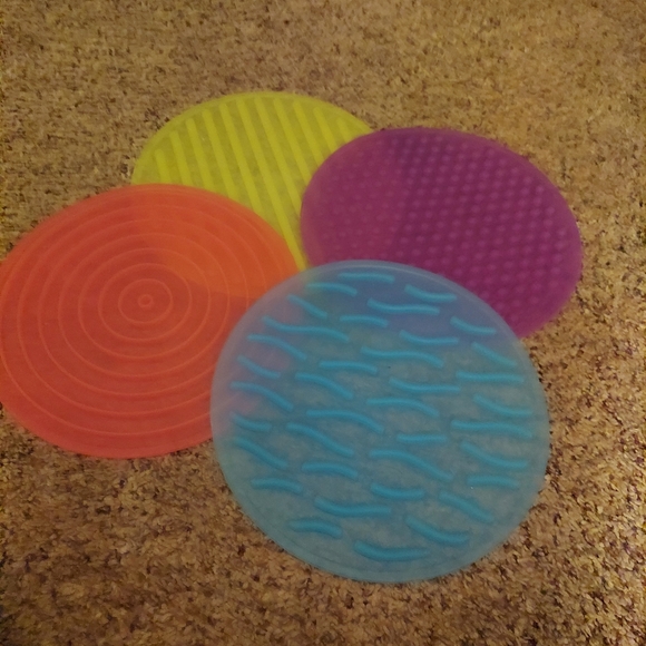 TickiT Silishapes Sensory Circles - Tactile Pads for Calming Sensory Play - Set - Picture 3 of 3